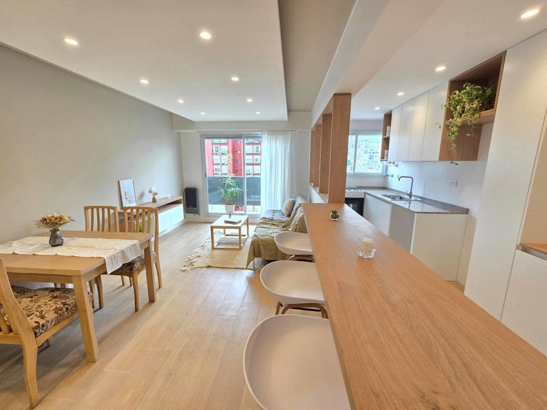 2 AMBIENTES LATERAL CON BALCON SALIENTE. - Imagen 1